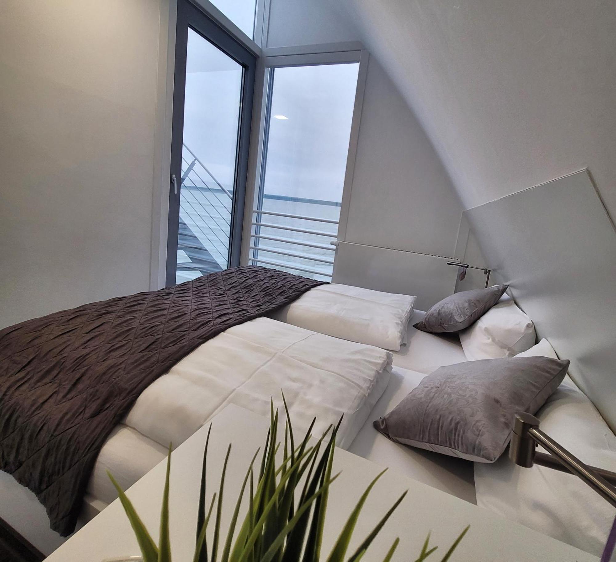 Schwimmendes Ferienhaus Sky Elsterheide Eksteriør bilde